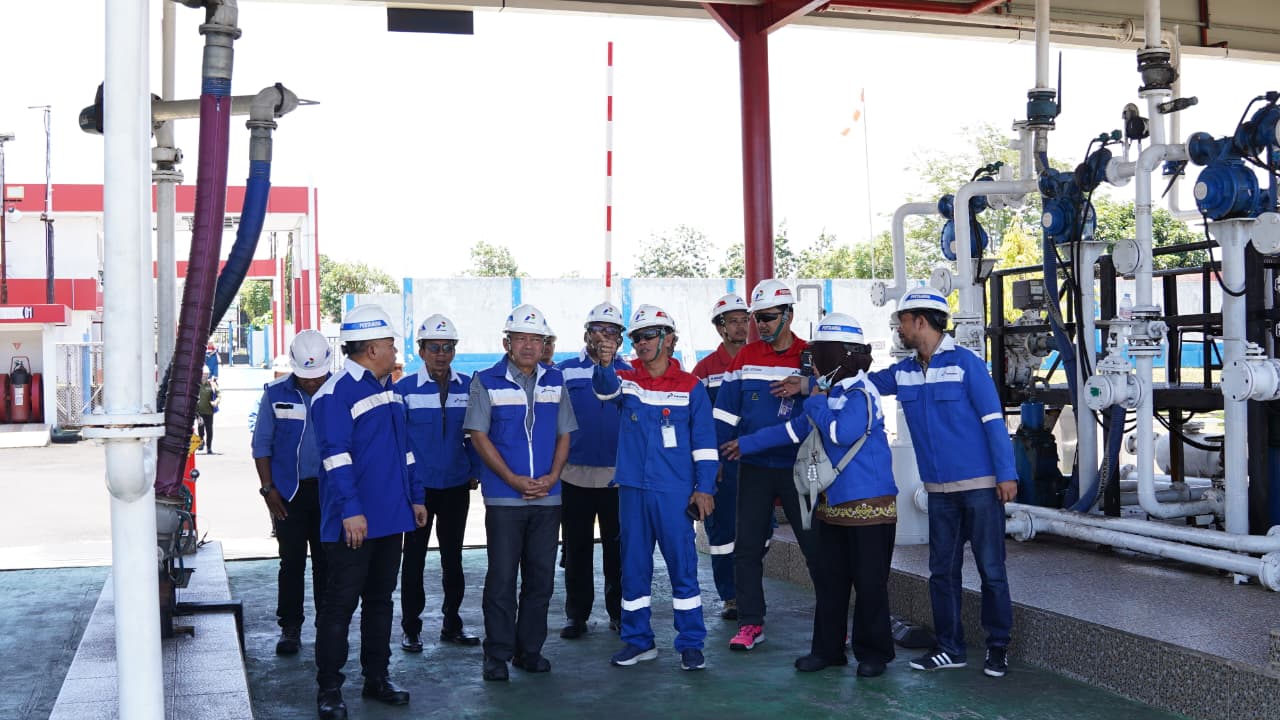 Tinjau Fuel Terminal Pertamina di Ternate, Wagub Maluku Utara Pastikan Stok BBM Aman