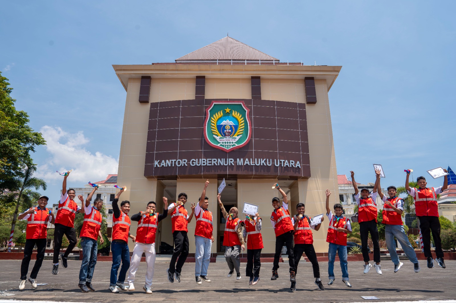 Bangga! Generasi Muda Obi Ikut Wisuda PELITA di Kantor Gubernur Maluku Utara